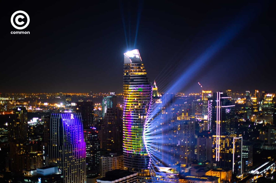 City-scale light experience